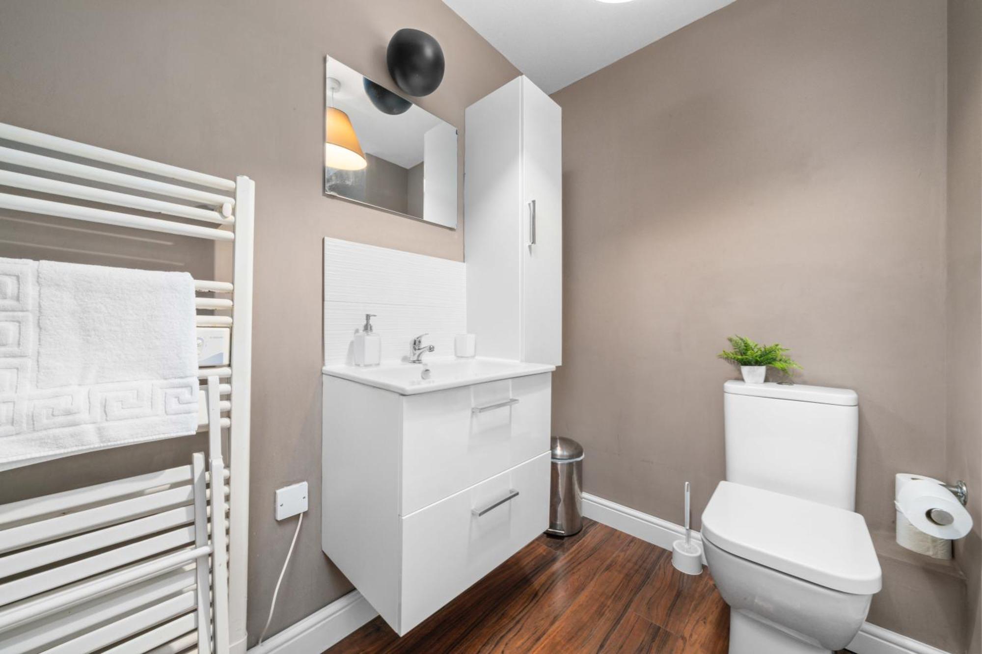 Saughton Suite With Views Of Water Of Leith Edinburg Exteriör bild